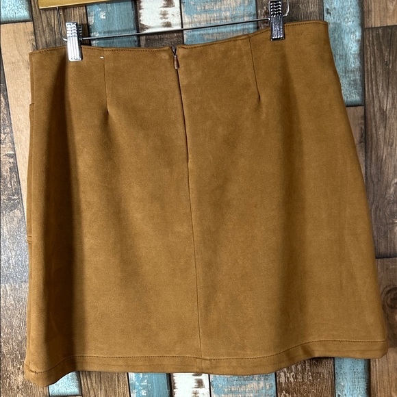 Stylish Tan suede Mini Skirt with Pockets - Picture 8 of 11